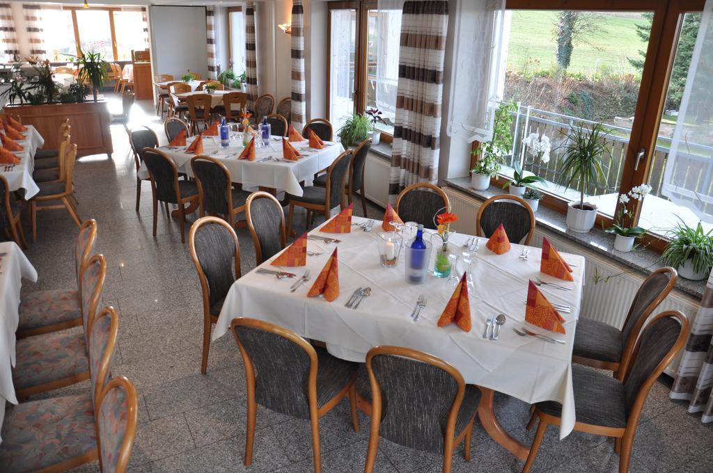 פופנהאוזן Rhoen-Hotel Sonnenhof - Restaurant & Cafe מראה חיצוני תמונה