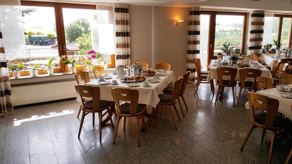 פופנהאוזן Rhoen-Hotel Sonnenhof - Restaurant & Cafe מראה חיצוני תמונה