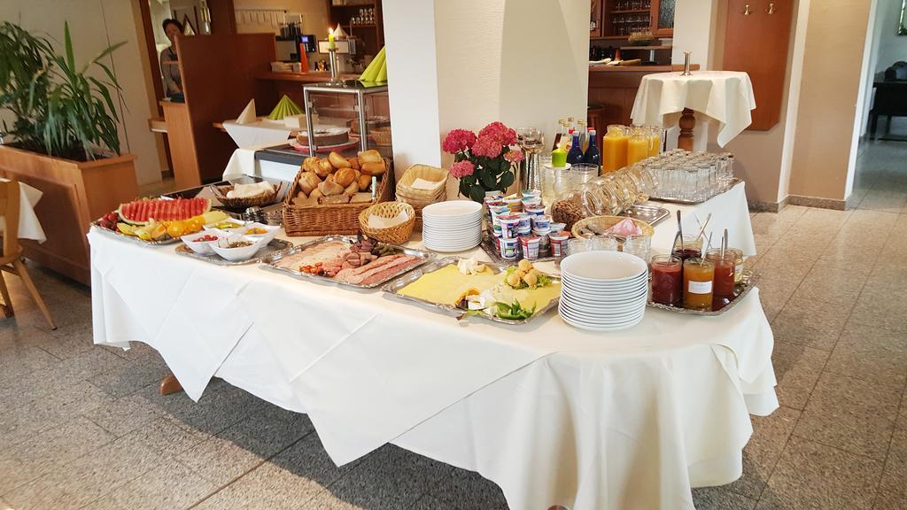 פופנהאוזן Rhoen-Hotel Sonnenhof - Restaurant & Cafe מראה חיצוני תמונה