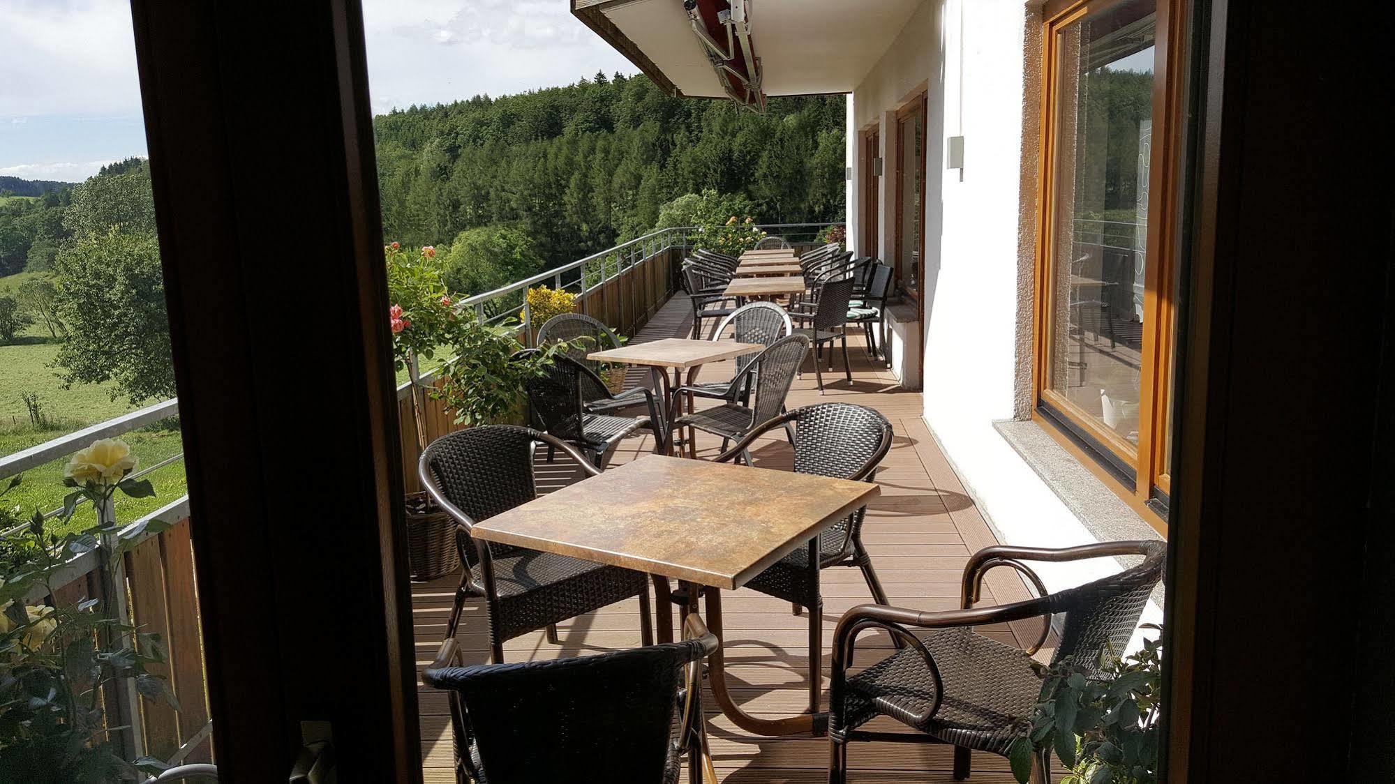 פופנהאוזן Rhoen-Hotel Sonnenhof - Restaurant & Cafe מראה חיצוני תמונה